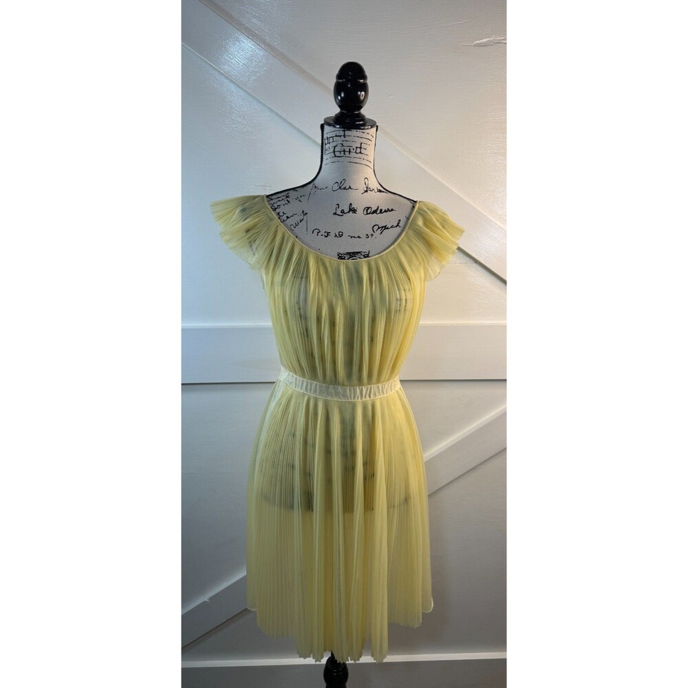 VINTAGE TRICOT LEMON YELLOW NYLON ACCORDION PLEATED SLIP NIGHTGOWN UNBRANDED